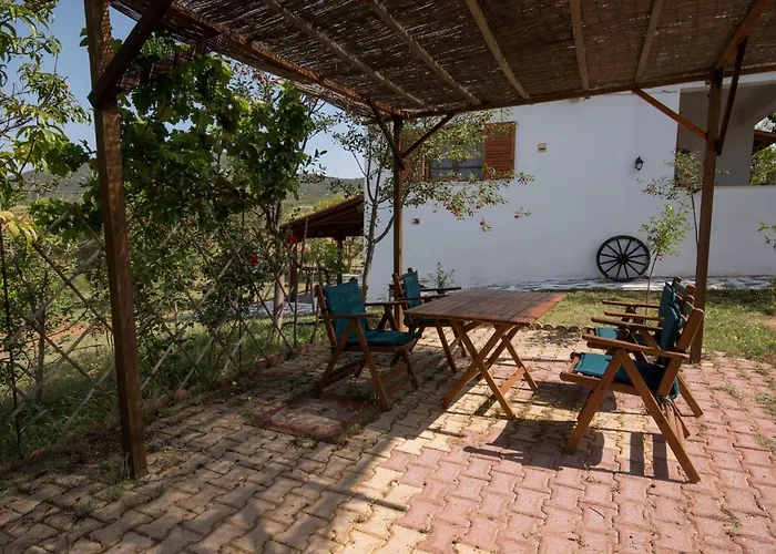 Gerakini Detached House With Panoramic Sea Views 度假居 Polýgyros